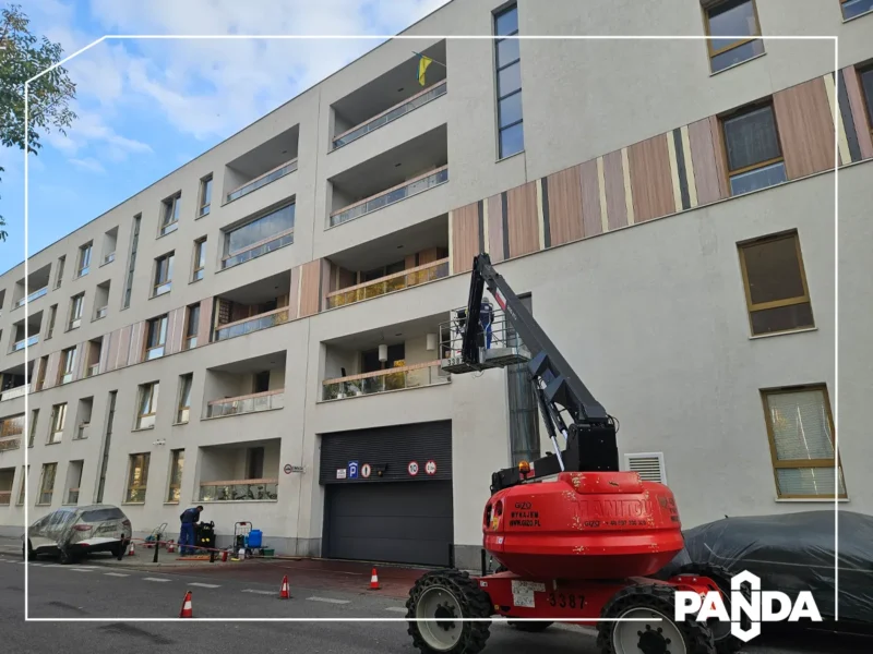 Mycie elewacji z podnośnika – Warszawa Wola